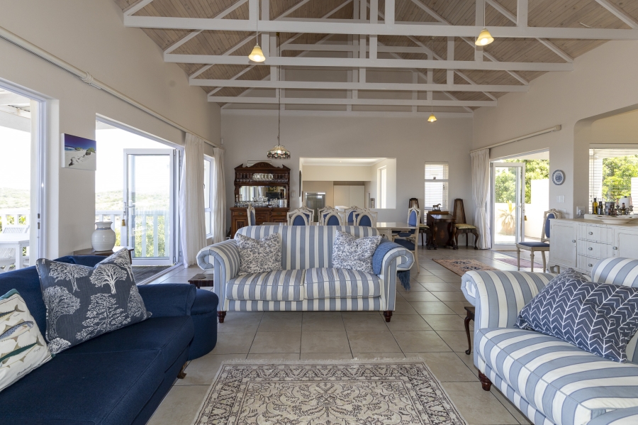 5 Bedroom Property for Sale in Kleinemonde Eastern Cape